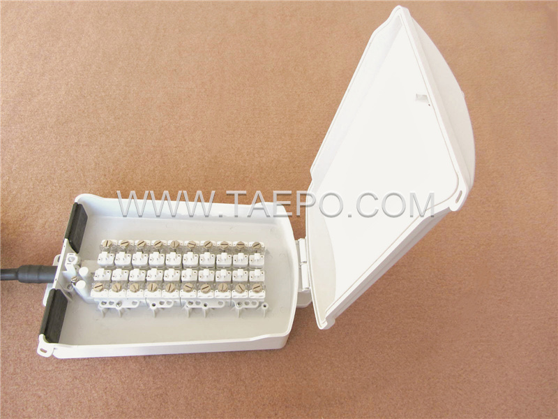 Boîtier de raccordement extérieur 20 paires pour module STUB, 350 x 204 x 90 mm, verrouillage à vis à encliquetage, boîtier en plastique, avec module STUB sans protection, longueur de câble 3 m