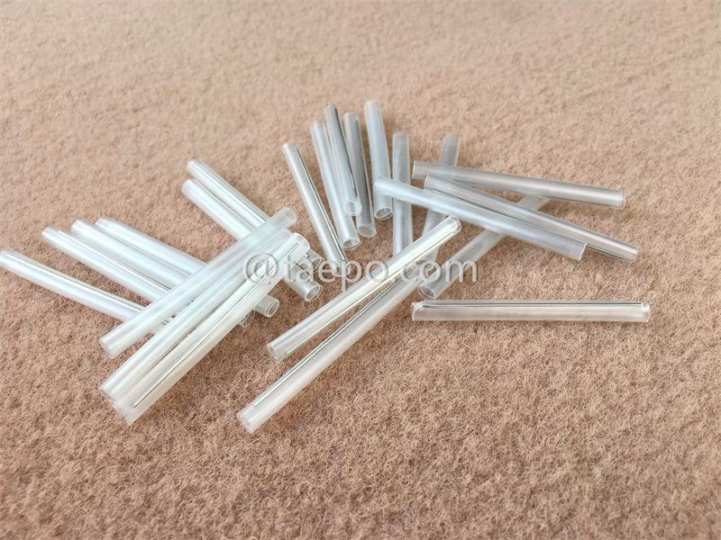 Plateau d’épissurage de fibre, 12 fibres, en plastique avec couvercle à encliqueter, avec 2 peignes 6F pour fusion à chaud