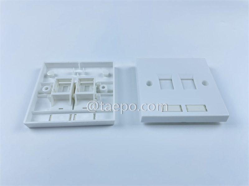 Plaque de prise 2 ports, 86x86mm, style UK