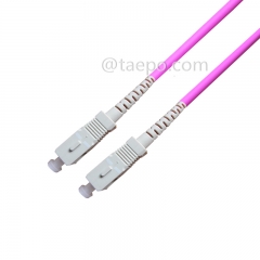 Cordon de raccordement pour câble à fibre optique multimode 50/125um OM4 simplex SC UPC 3 mm