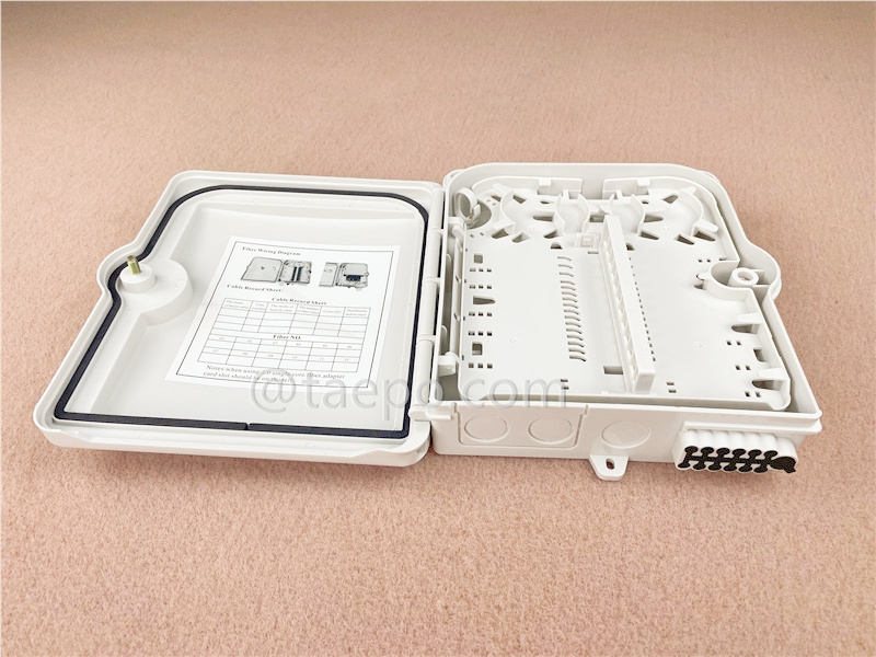 Boîte de distribution de fibre optique (FDB), extérieure, SC, 12 fibres, boîtier en plastique, 230x195x60 mm, sans adaptateurs, sans pigtails