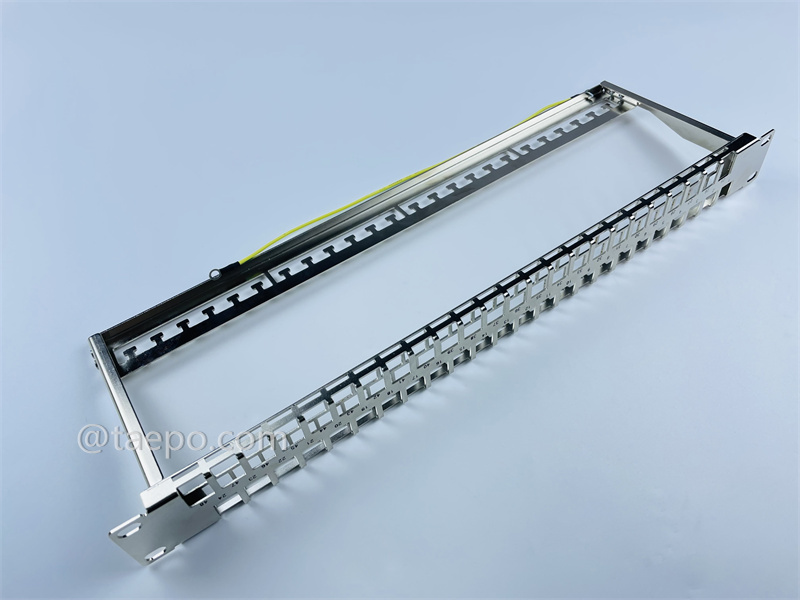 Panneau de brassage 48 ports, vierge, pour prise keystone STP, 19