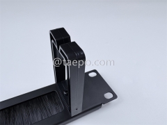 Gestionnaire de câbles métallique, 5 anneaux en plastique, 1U, avec brosse